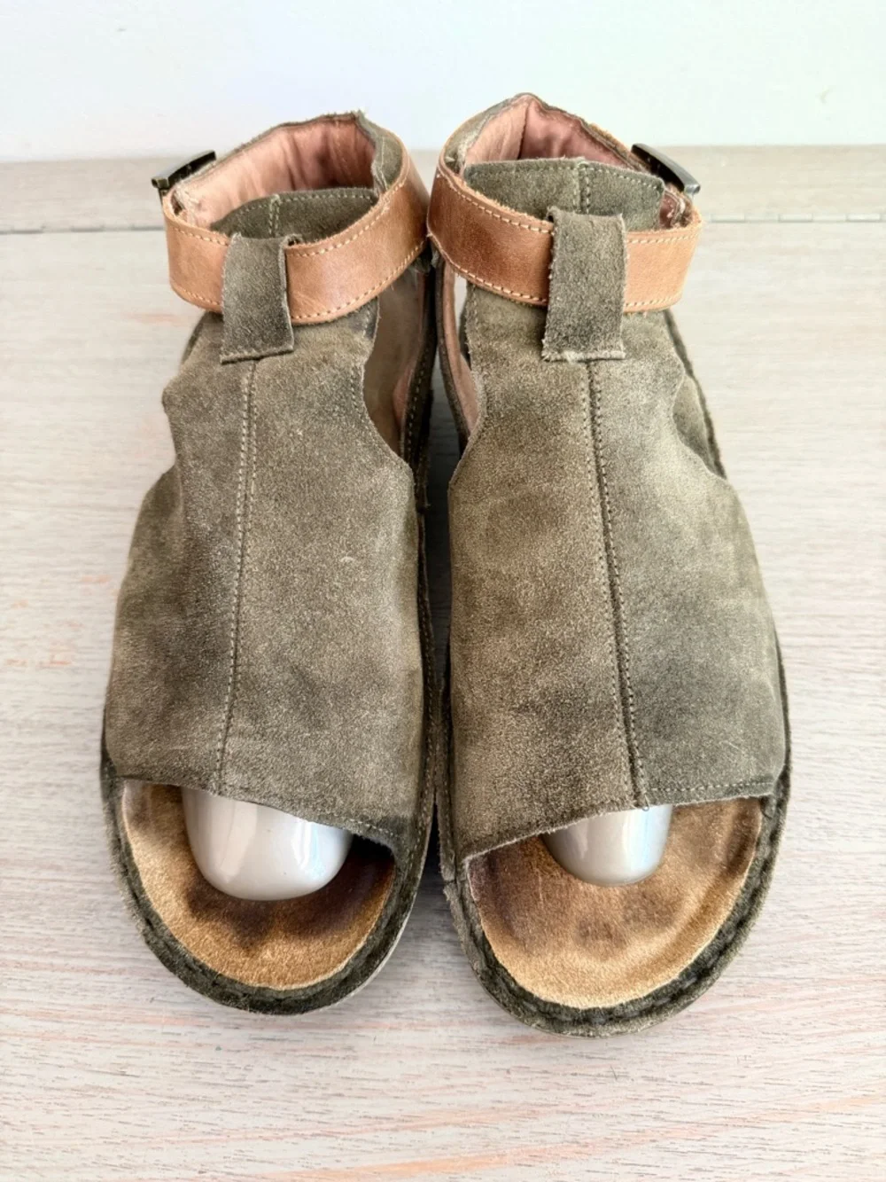 Naot Verbena Olive Suede Leather Boho Sandals EU 39  US 8 Euro Comfort Earthy